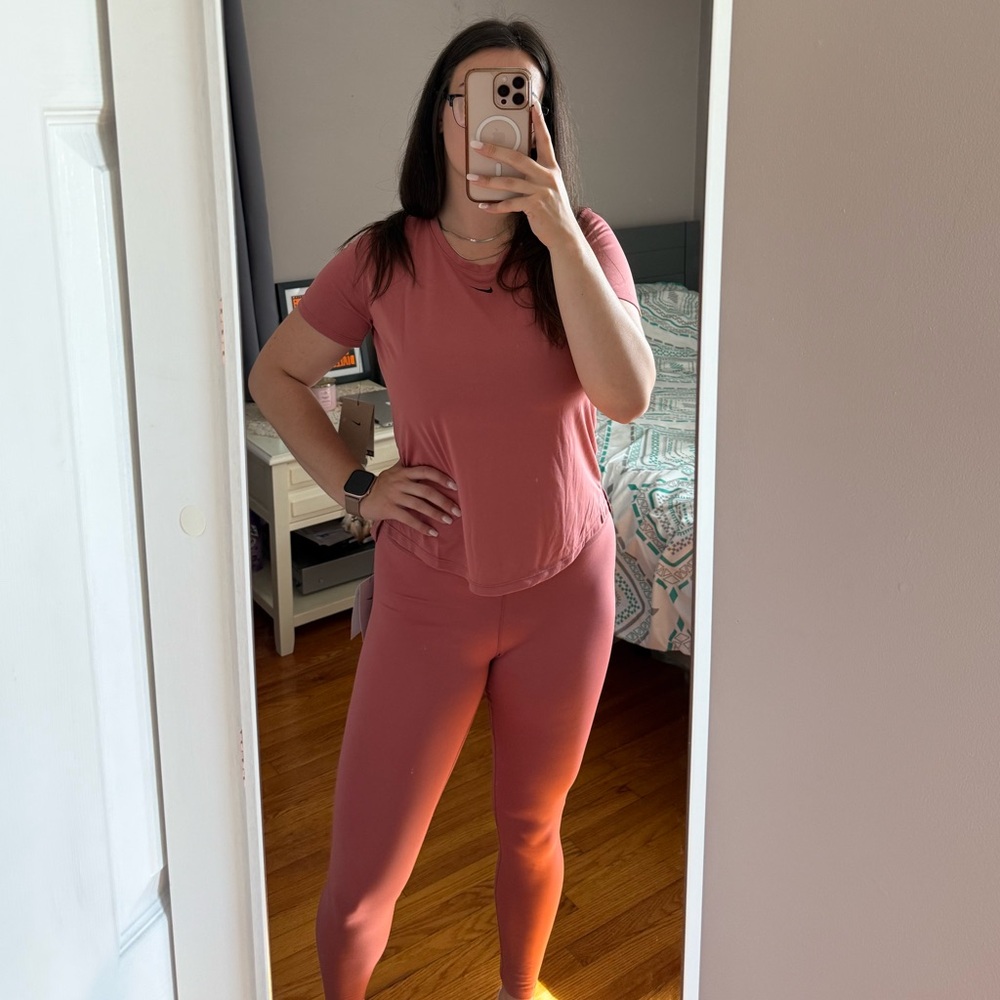 Nike Dri-Fit Women's Short Sleeve and Leggings Set - Pink